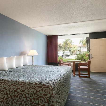 Days Inn By Wyndham Clearwater/Central Dış mekan fotoğraf
