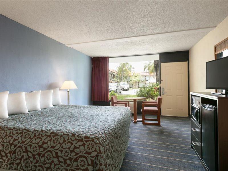 Days Inn By Wyndham Clearwater/Central Dış mekan fotoğraf