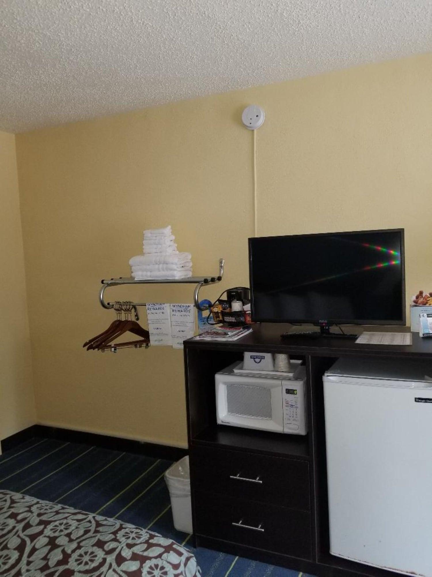 Days Inn By Wyndham Clearwater/Central Dış mekan fotoğraf