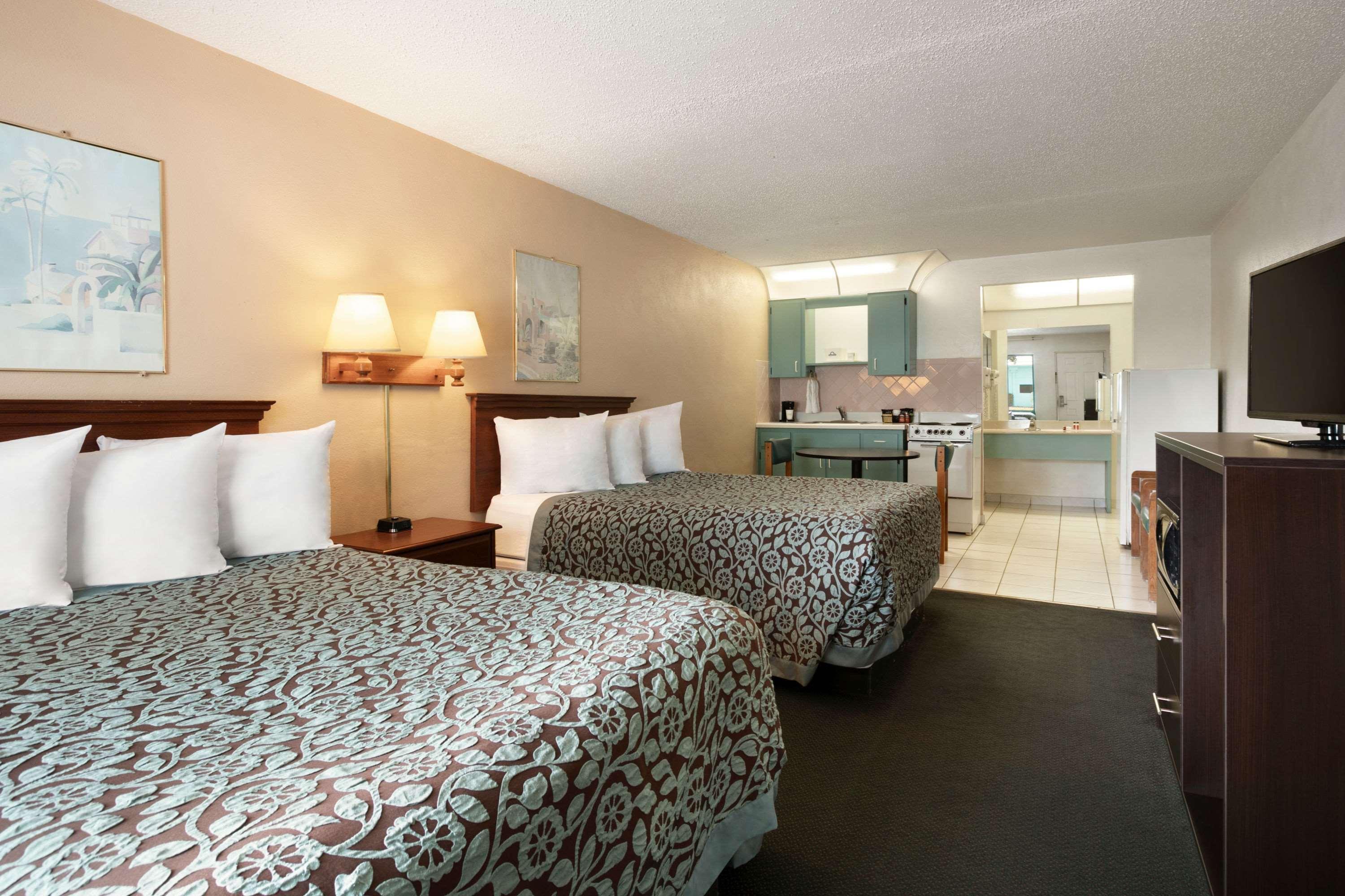 Days Inn By Wyndham Clearwater/Central Dış mekan fotoğraf