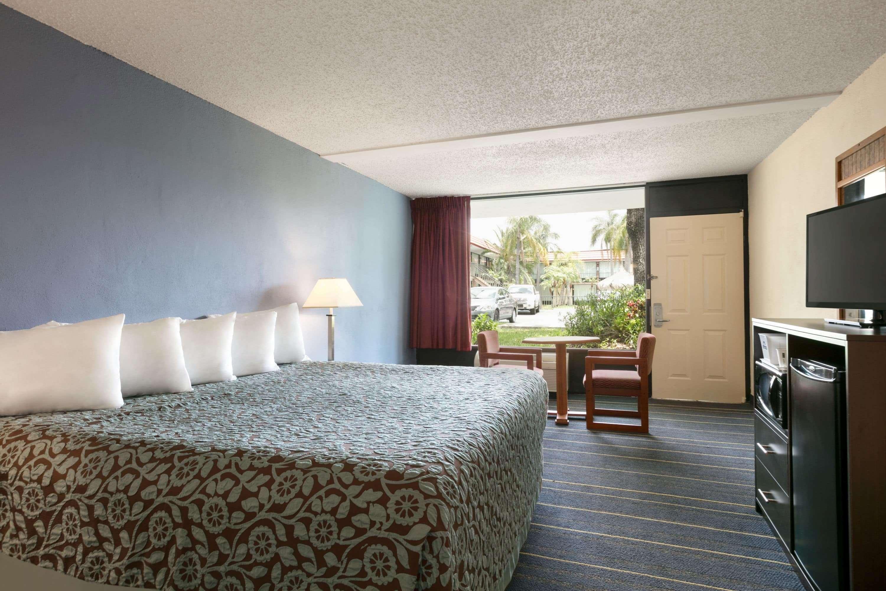 Days Inn By Wyndham Clearwater/Central Dış mekan fotoğraf