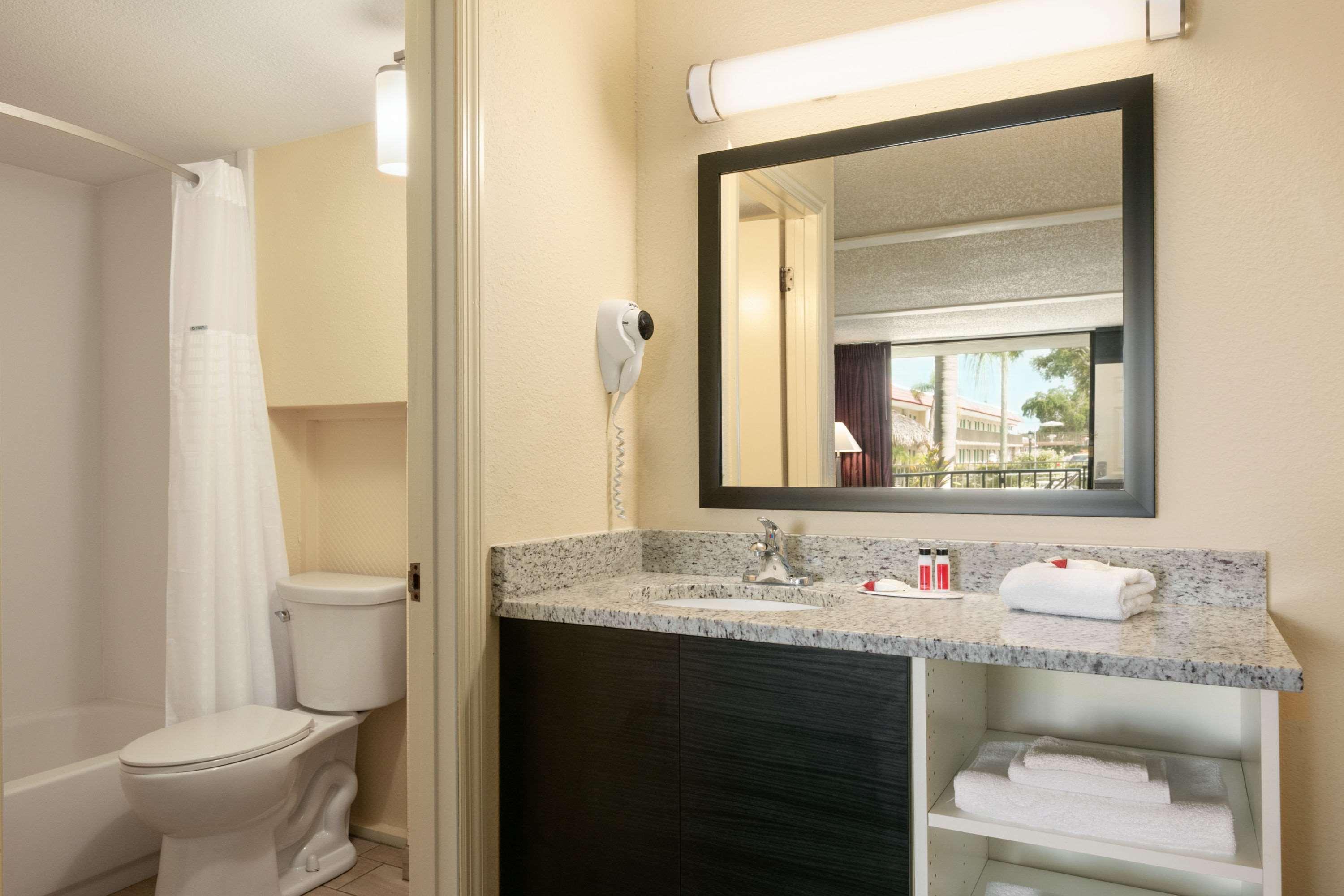Days Inn By Wyndham Clearwater/Central Dış mekan fotoğraf