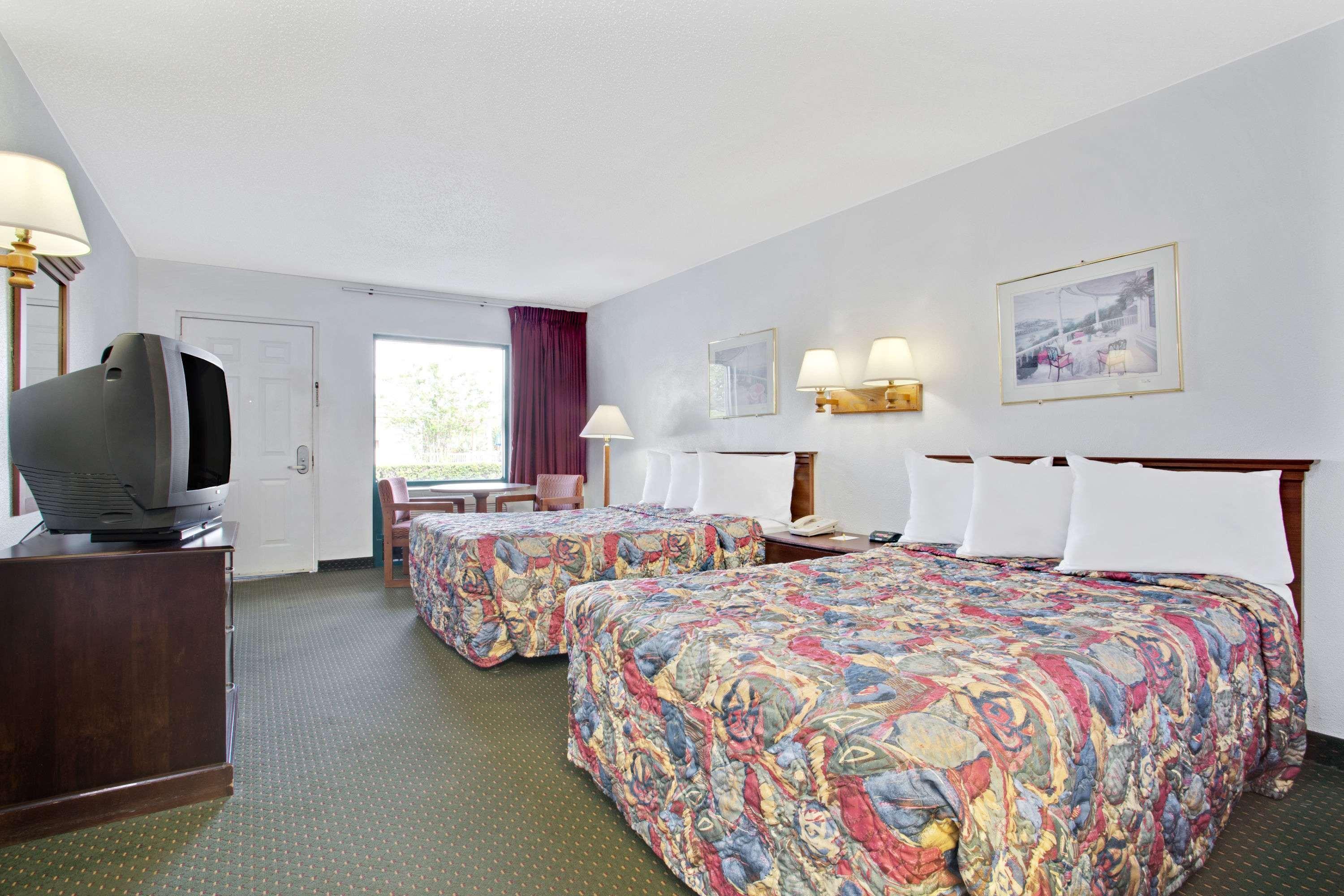 Days Inn By Wyndham Clearwater/Central Dış mekan fotoğraf