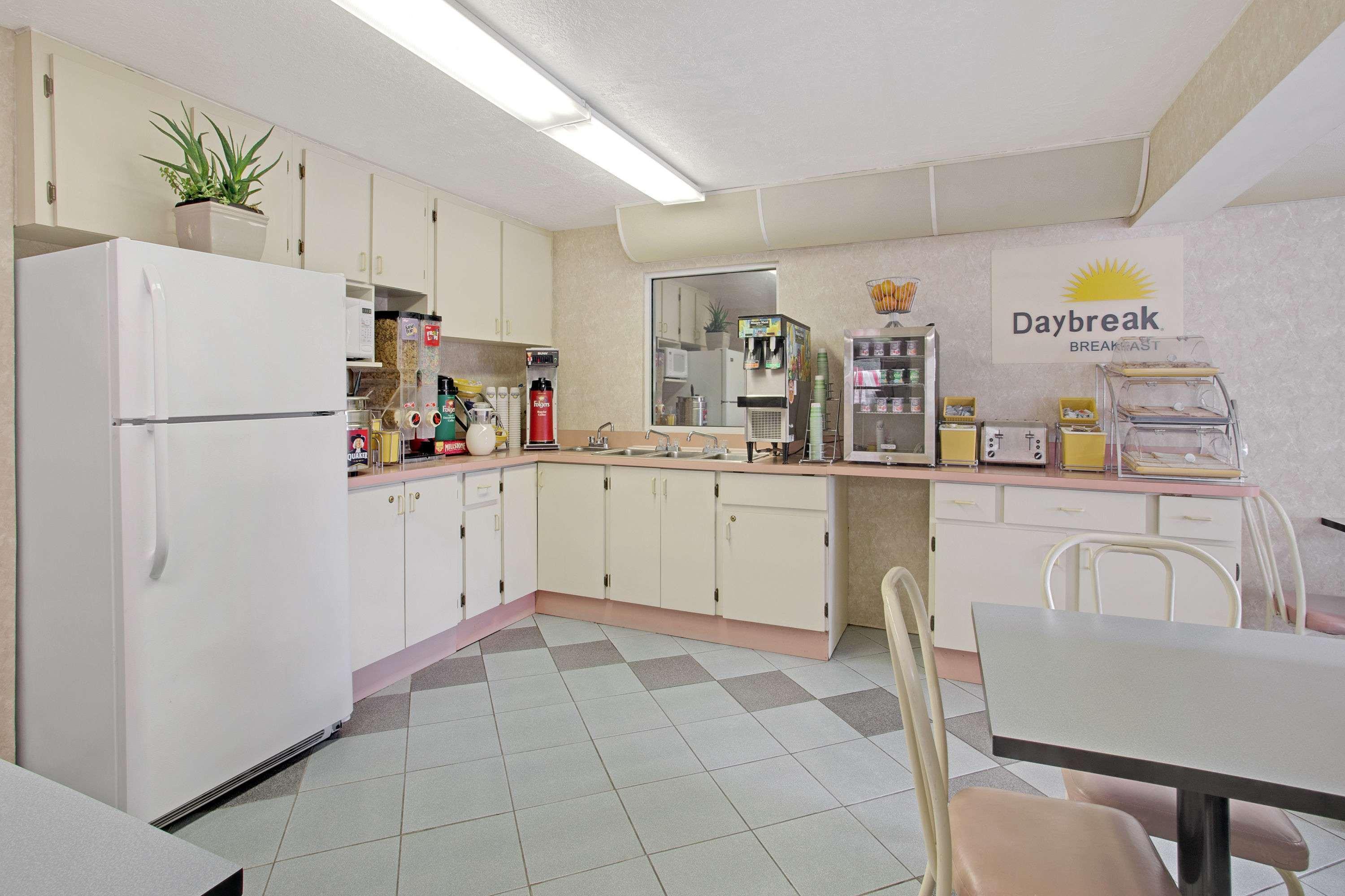 Days Inn By Wyndham Clearwater/Central Dış mekan fotoğraf