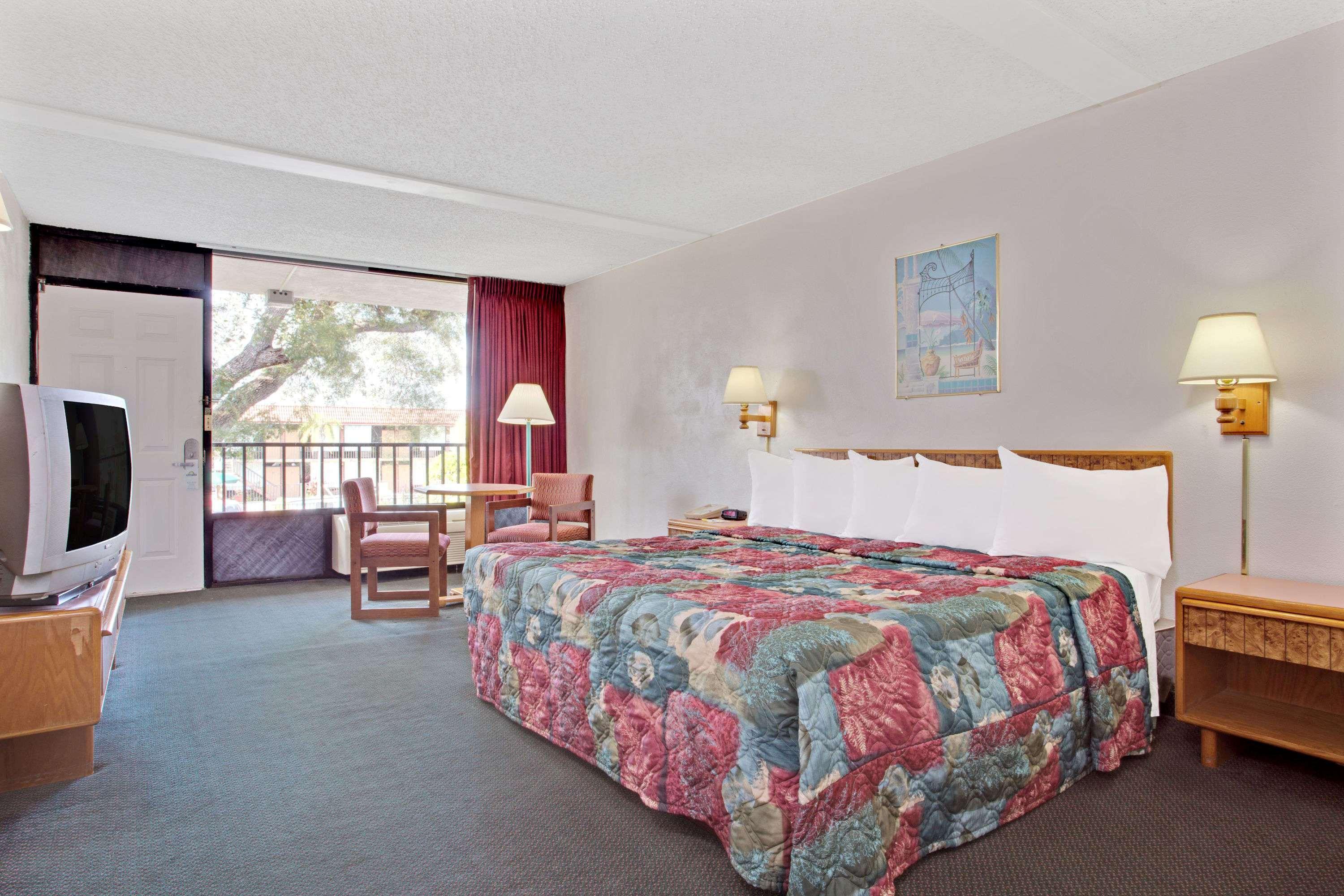 Days Inn By Wyndham Clearwater/Central Dış mekan fotoğraf