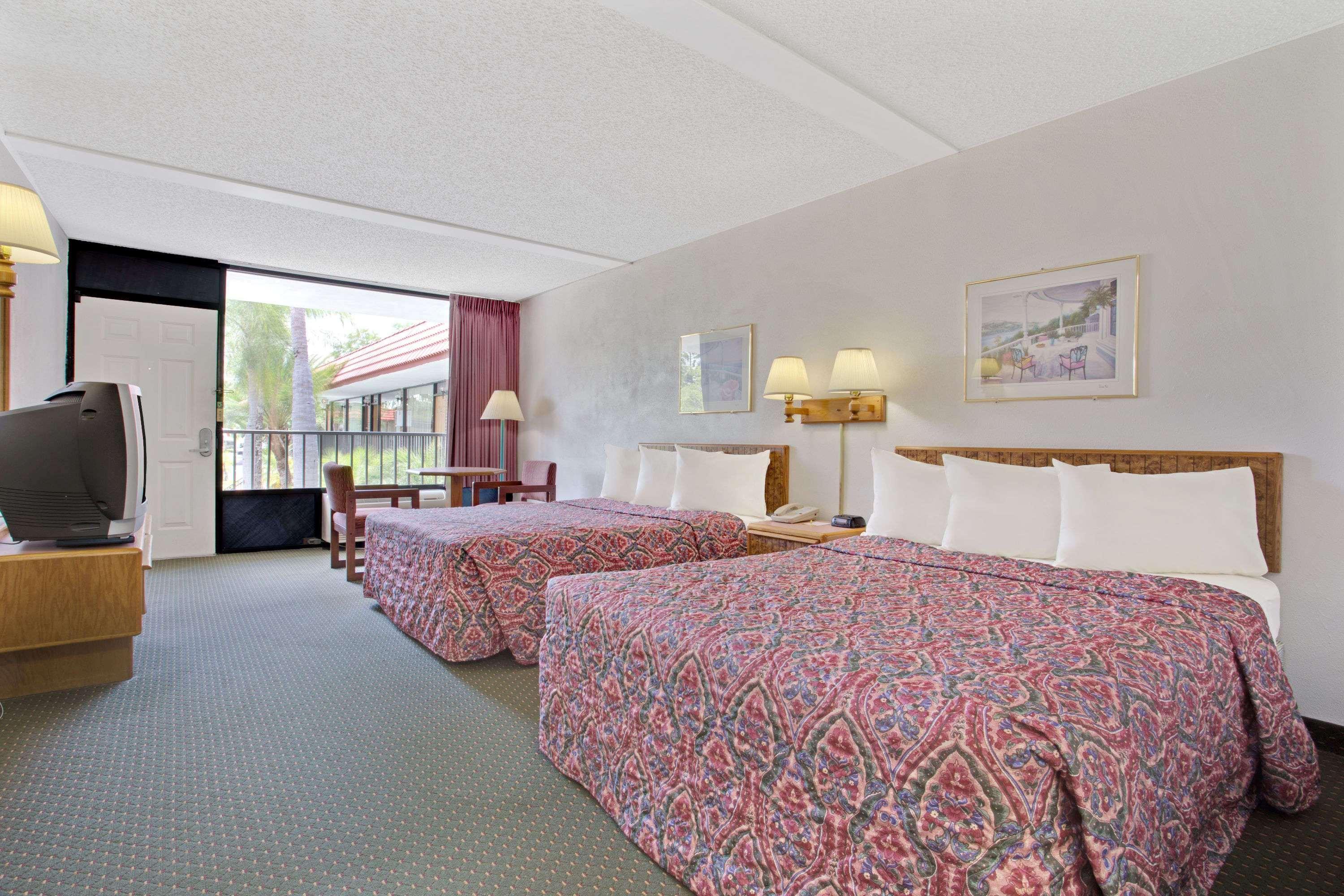 Days Inn By Wyndham Clearwater/Central Dış mekan fotoğraf