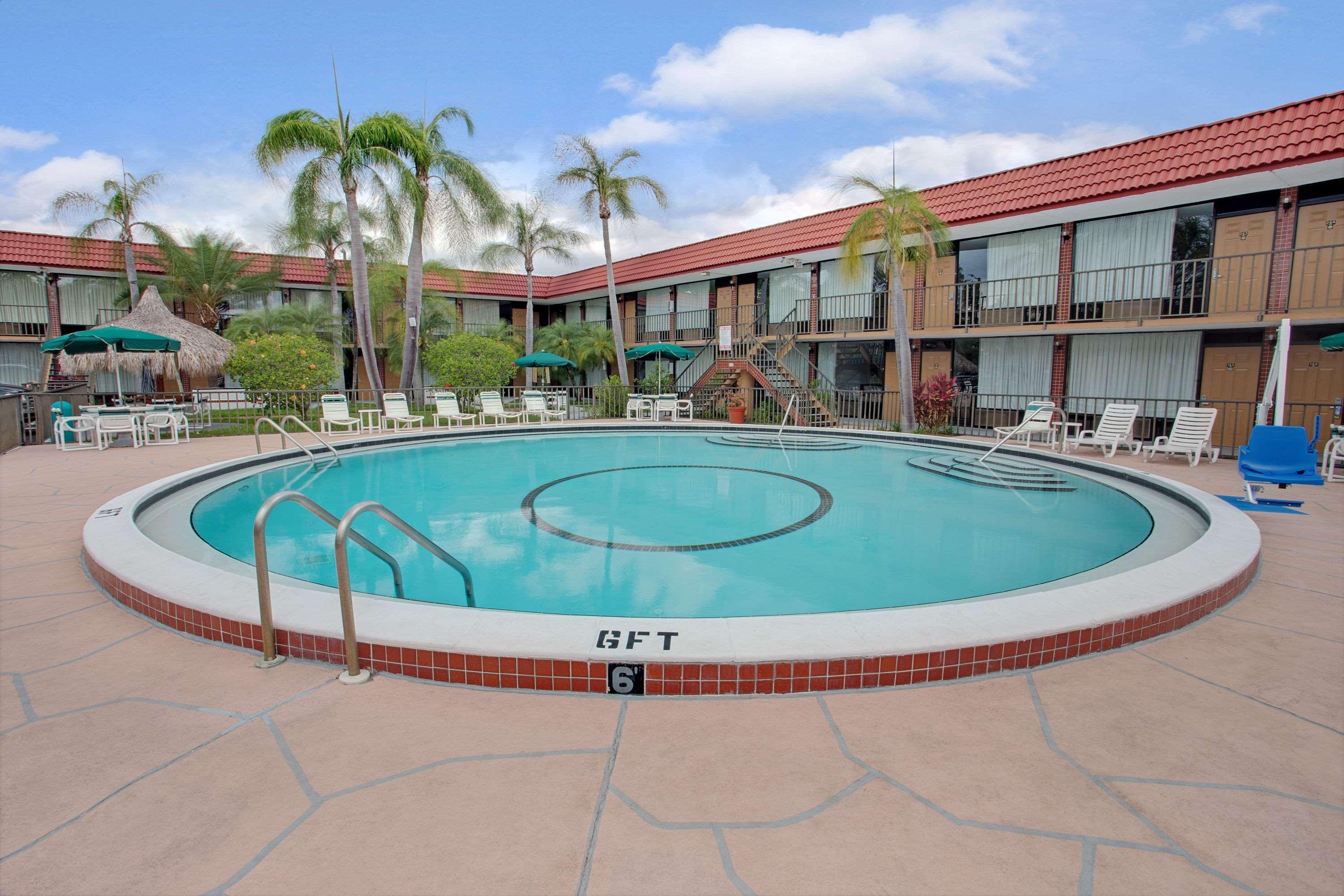 Days Inn By Wyndham Clearwater/Central Dış mekan fotoğraf