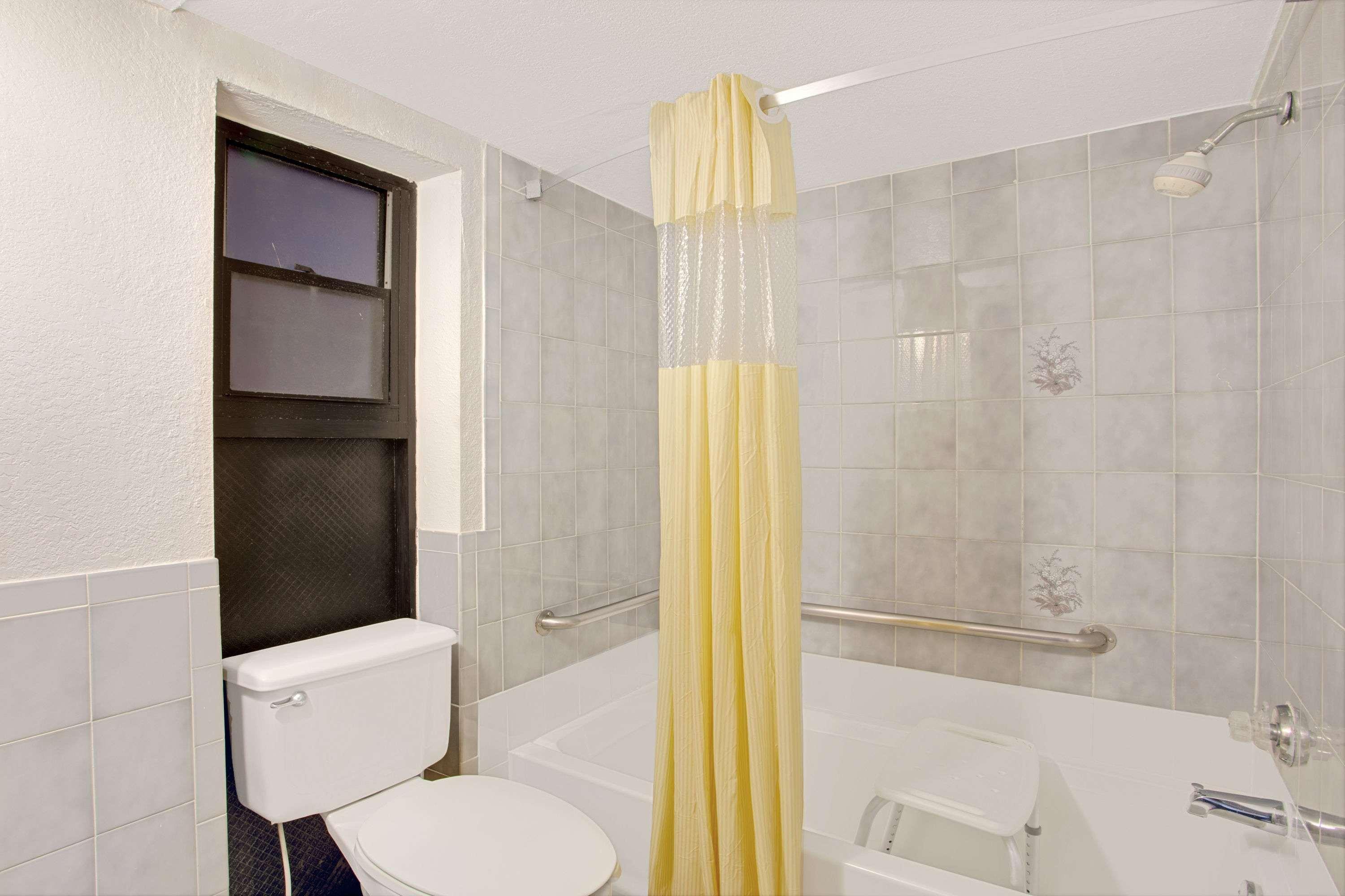 Days Inn By Wyndham Clearwater/Central Dış mekan fotoğraf