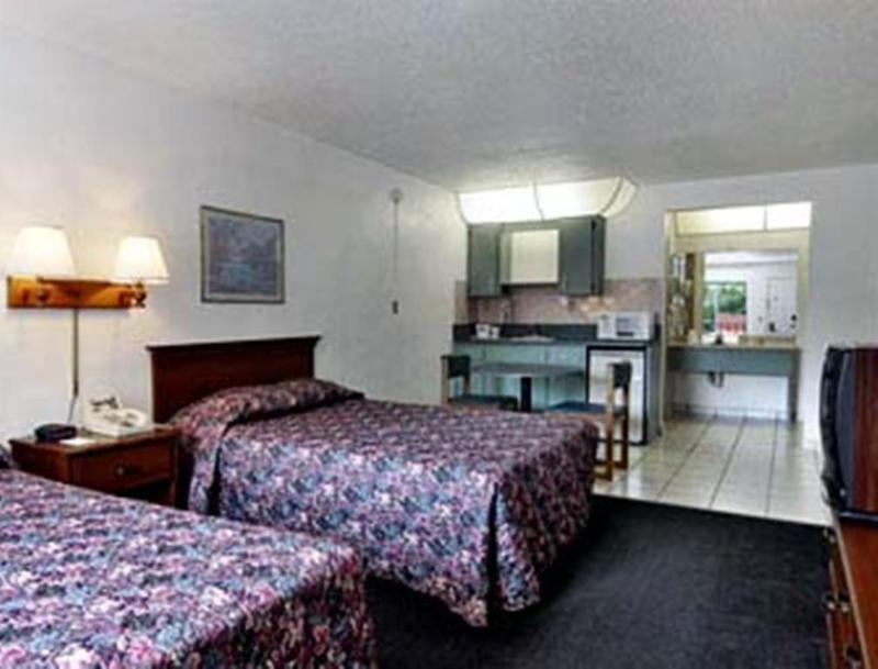 Days Inn By Wyndham Clearwater/Central Dış mekan fotoğraf