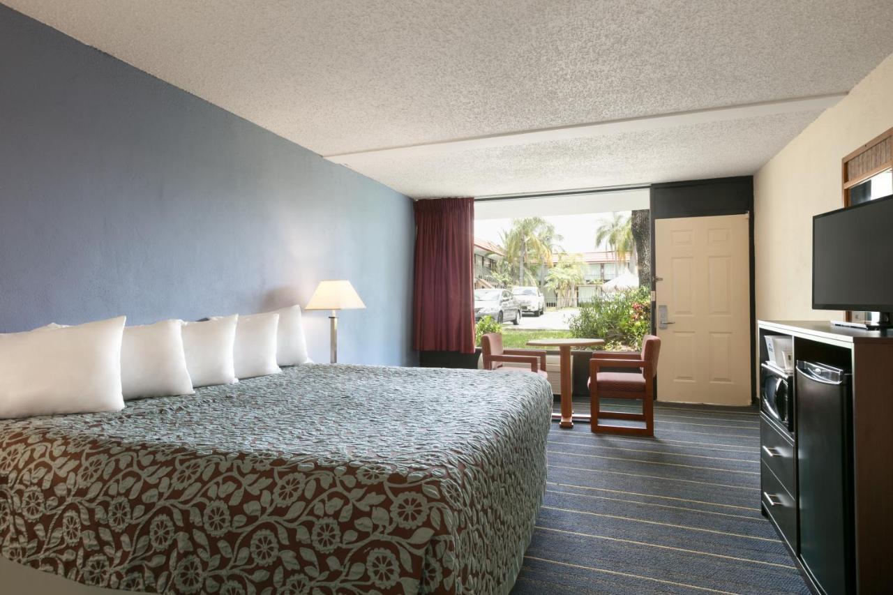Days Inn By Wyndham Clearwater/Central Dış mekan fotoğraf